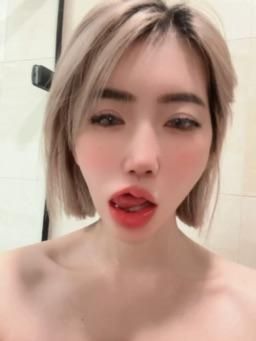 arielbb : Babe 颱風來了，麻雀都很興奮，因為巢吹了