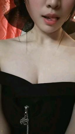 sh9966 : 你一个人的时候在偷偷的看。