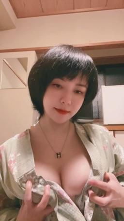 teresa0306 : 解鎖才可以看到乳暈哦😍