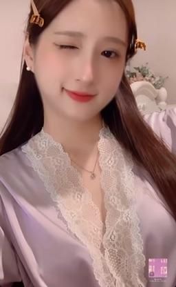 tofu__ : 最喜歡這顏色的睡衣了🥺💕💕
但感覺還少了點什麼…
少了你🙈🙈🙈