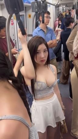  : 🇹🇭曼谷捷運被拍，被外國人瘋傳的影片，好看嗎？🤭