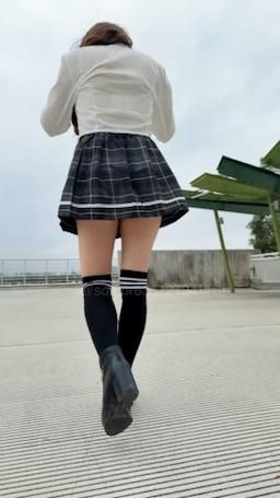 shallybabe : 超色視角😈學生妹被偷看內褲了🤭