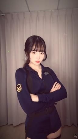 senni. : ⚠️不看會後悔系列❗️
Babe想要被我逮捕嗎？