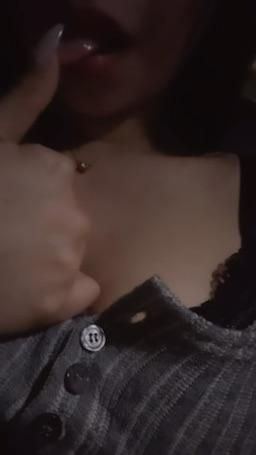celinehan : 在車上偷偷摸摸不知道會不會被看到🥵