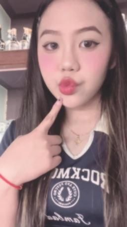 zyyy_08 : 跟你們分享一下我上班的時候😋
今天一樣準時開播😗