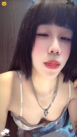 tizzybb : 喜歡吃口水嗎🤤