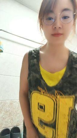 sexybaby5201314 : 眼镜妹妹洗澡澡，打了沐浴露奶奶滑滑的～