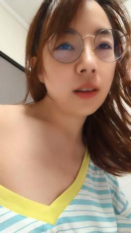 sexybaby5201314 : 自己慰慰就是这样震动📳豆豆，可以连续高潮两次，浑身颤抖～