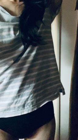 nono_i_i : 準備洗澡啦 脫衣服…胸小的 內衣都太大🙂‍↕️