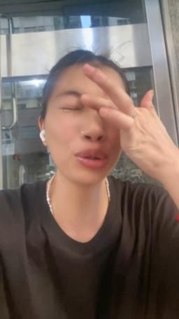 pikachuzzz : 來樓下領貨結果忘記帶鑰匙
真的是很北七