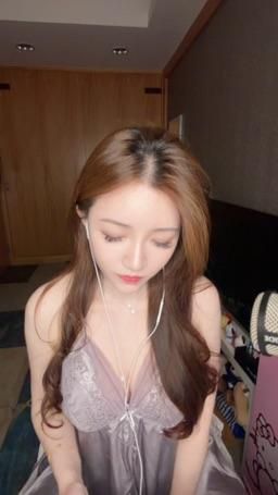 itsvina : 謝謝你們一直都在,這週的任務解鎖了,那你的心…也被我解鎖了嗎?❤️😍