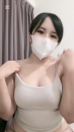 tyuh95029 : 邊愛撫自己的身體邊用跳蛋慰慰