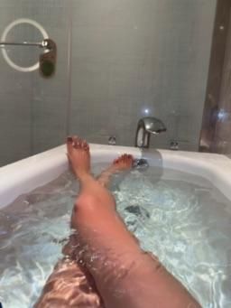 cathy0842 : 🛁🛁腿控腳腳控在哪兒💕😗