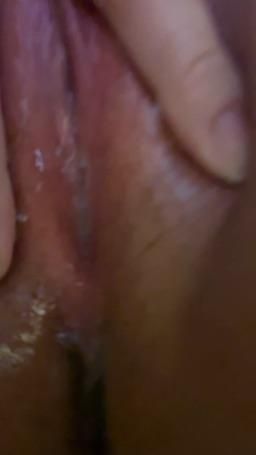 kathyicup : 一線鮑特寫💦淫水滿到溢出來⋯巨乳人妻不只大奶好吃 下面的蜜穴也很好吃唷😈誰也愛吃逼的 私訊我👅🔞