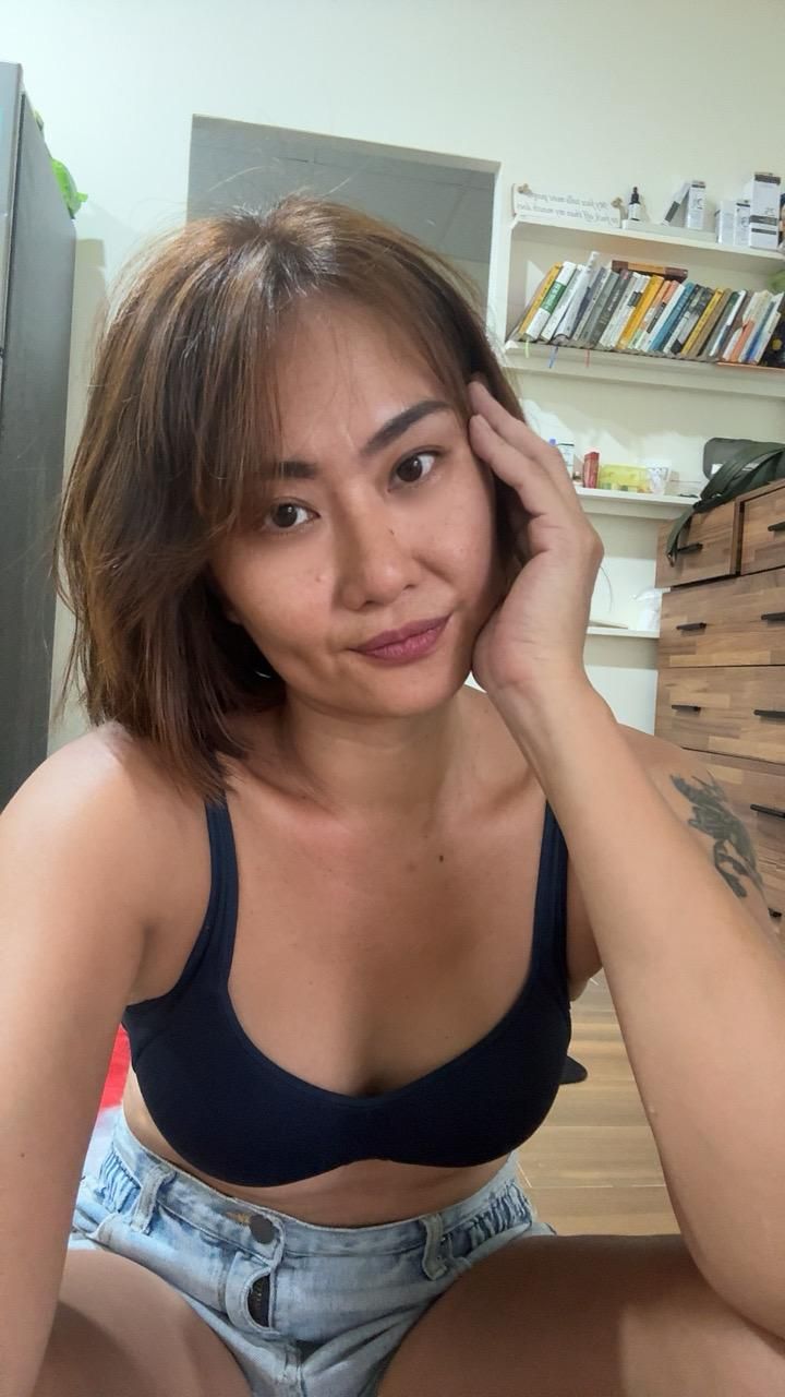  : 從靜靜的溫柔對視，到最後燦爛的開懷大笑，這個笑容的感染力太強啦！💖 #笑容感染力 #甜美笑容 #心動瞬間 #直播日常