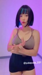 yukayuka : 有人說我跳性感舞蹈
像是健康操😡😡😡😡