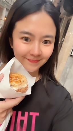 _bubble_ : 香港🇭🇰出差中 買到了小確幸💓猜猜是什麼😛