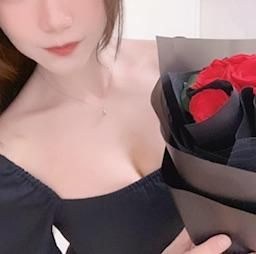 zoegucutes : 今天生日 Babe寶寶陪我一起快快樂樂唷😘
