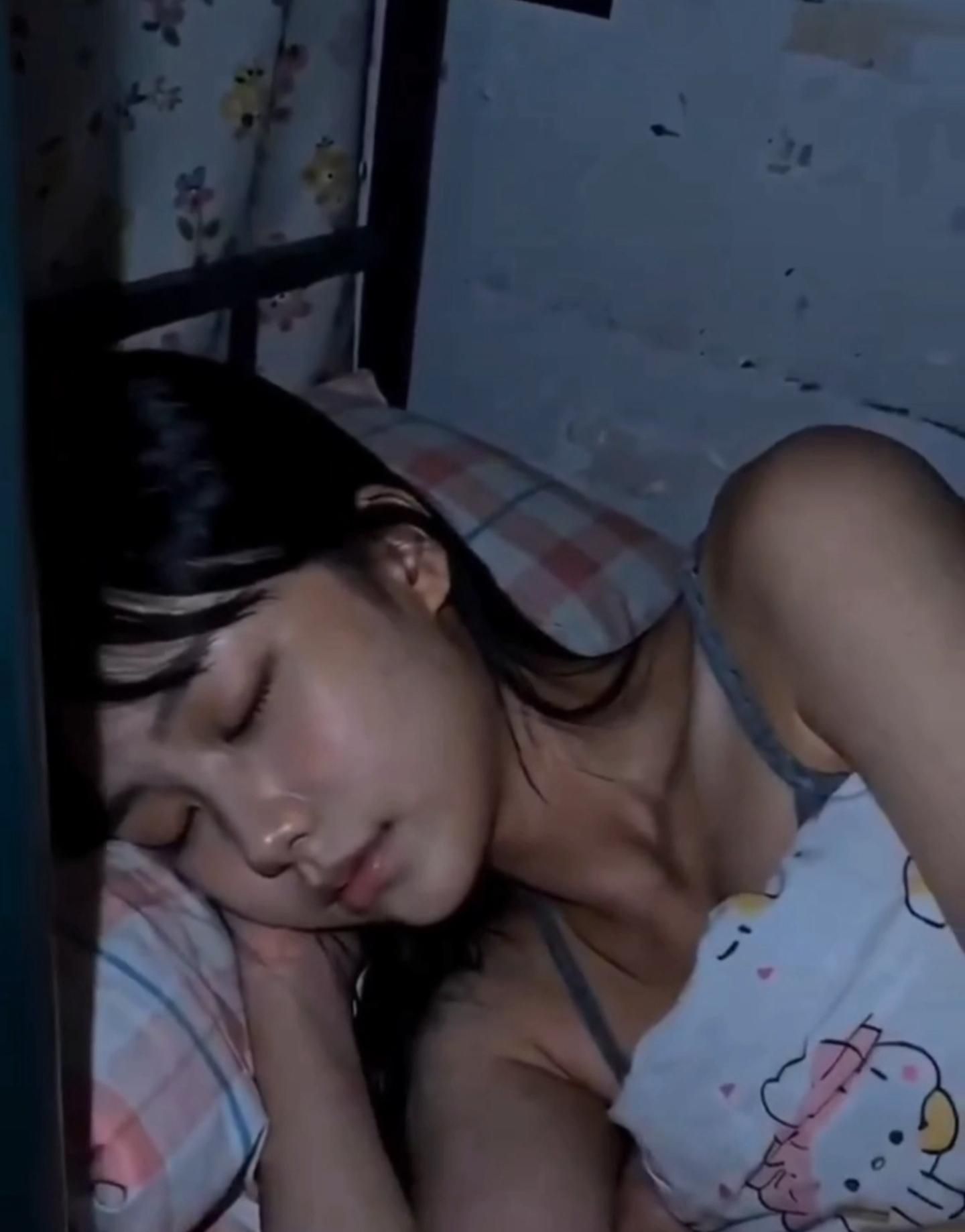  : 女生宿舍的秘密 1 💦...AI生成