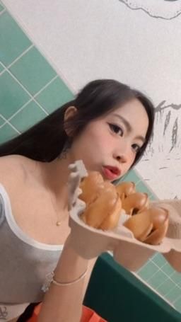 airi721 : 誰也愛吃雞蛋糕😍😘