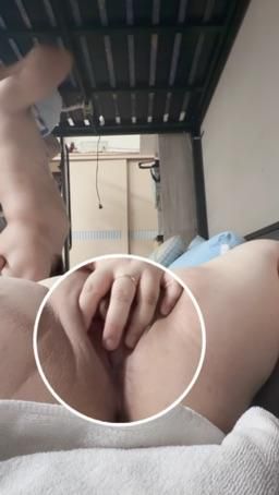  : 小穴特寫自慰失禁