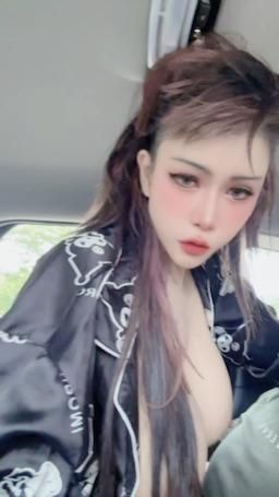 djhana99 : EUber Drivers: 我忍不住了。司机长得太帅了，所以我求他跟我发生性关系。