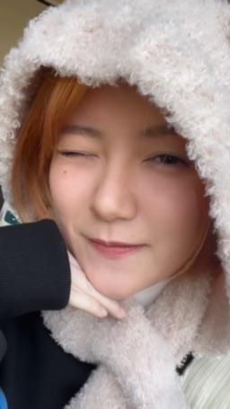 amy_fanfan : 原相機📷之前染的橘棕色頭髮🤪