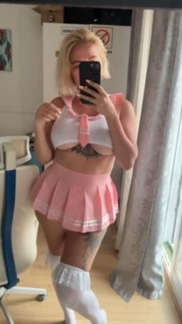 anna_monik : horny schoolgirl waiting for you 😈