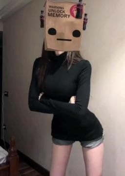 hwj920348643 : 喜欢吗👠