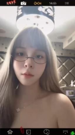 mandi : 有看過老師裸上身的嗎😈🥵