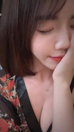 sharonnnnn : 🎂 9月是雪倫的生日月 ♡
想和哥哥一起過生日 準備了兩個生日限定活動🎀٩(˃̶͈̀௰˂̶͈́)و

🎀 活動一｜甜蜜約會・首次特價 🥰
這個特別的月份⋯
只想和哥哥面對面坐下來好好吃頓飯 🧑‍❤️‍🧑 💕
不要只有冰冷冷的文字嘛

✨ 限時 8 折 ✨ 👉 限量 5 位 額滿截止❤️
👉 約會當天加碼贈送拍立得唇印小卡 1 張💋

🎀 活動二｜限定小短片🫣🔞
下播後的雪倫其實偶爾⋯ 會拍一些有點微失控的小短片 🤭🫣

只要於直播或私訊送出寵愛系列 🌹 「39999 浪漫鮮花」 🌹
即可獲得 🎬 限定小短片 × 3 部
（本影片為本次活動限定❣️只賣這次以後不再販售嚕）

📅 活動截止｜9/30 23:59