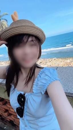 catmumu : 拔套後緩緩插進來，還一直凝視我，很壞耶｜Catmumu東部旅行日記📝
《完整生活紀錄》
https://fansone.co/post/1824193526
