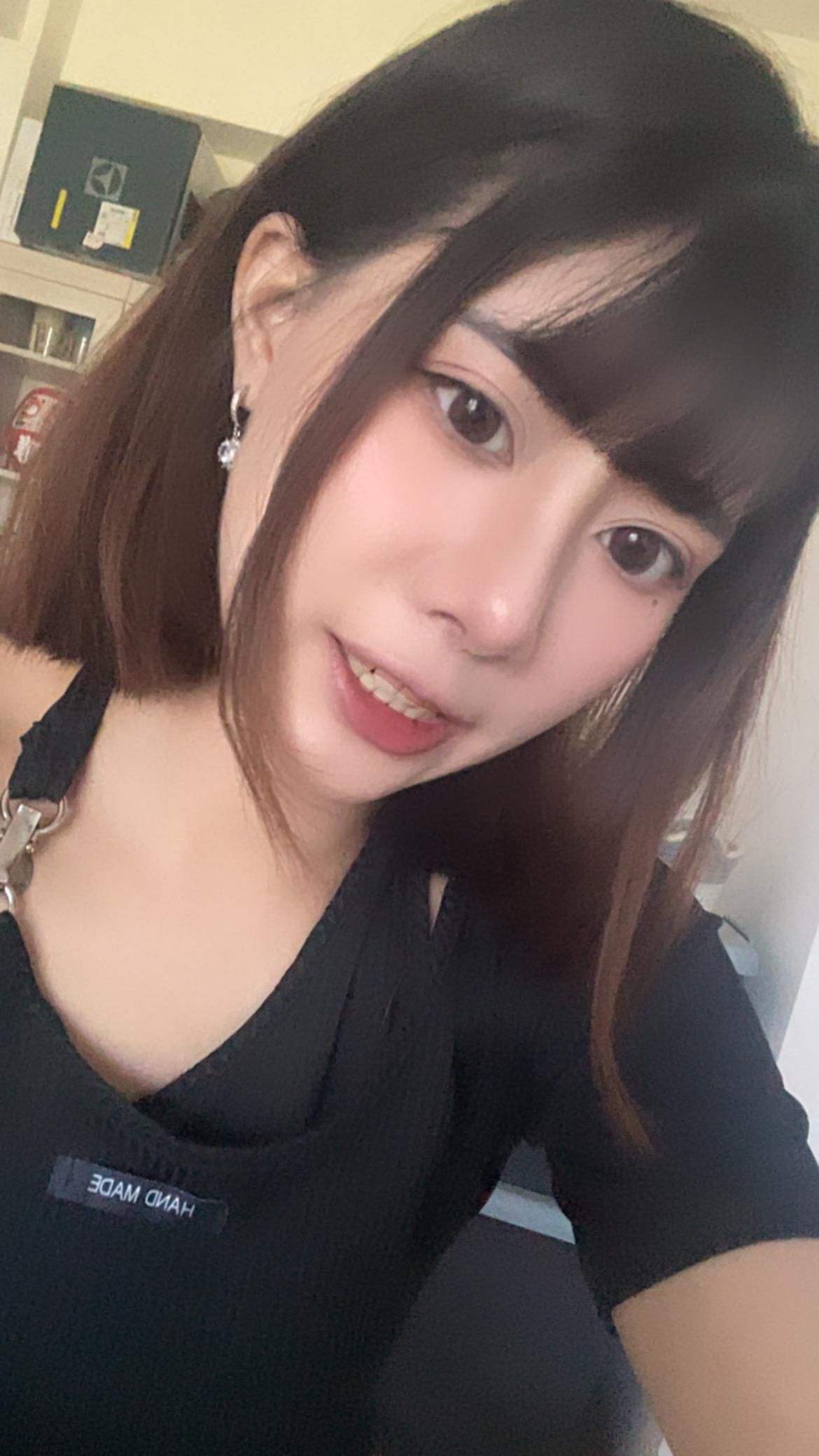  : 今天有點調皮！喜歡這樣的我嗎？😜💕 #調皮 #性感 #豹紋女孩 #放電