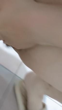  : 福利福利喜歡偷看👀～偷偷噴水的💦💦🫢
小穴#毛毛#性感#裸#噴水#廁所#呻吟
