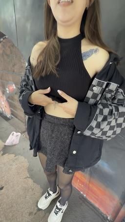 mollywife : 老公的調教露出,我還是很害羞不敢露☺️今天差一萬鑽業績就可以達標了好想破四十萬🥲