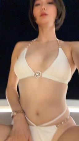 miohot : 今日工作❤️❤️ 白色比基尼
