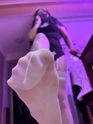 ibarahime : 辛苦了一整天,是不是又想被姊姊踩了啊?