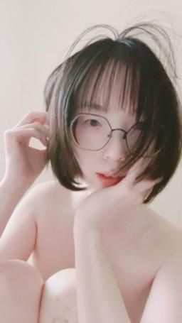  : 喜歡一個人就去表白 萬一成備胎了呢🤓
#露臉 #舌頭