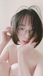 lynnbae : 喜歡一個人就去表白 萬一成備胎了呢🤓
#露臉 #舌頭 #腋下 #露點