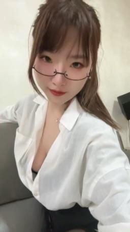 baby_ler : 老師來幫Babe同學上健康教育課囉😘