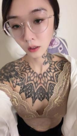 colavsvs : Babe老師來了同學該上課了😜