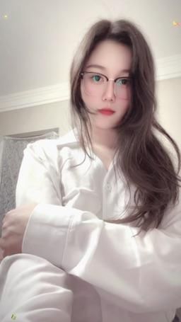 faye_faye : 每天晚上10:30分跟著千尋老師一起探索人體奧秘吧
這樣的老師大家會認真聽講嗎💗