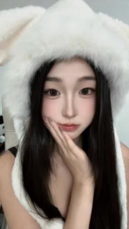 cutieivy : 中秋連假快樂~🤍小兔子i寶來給大家請安🐇🌙