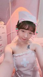 sexylinli : Babe今天換小護士值班 🩺🤍
聽說有人身體不舒服?
先乖乖躺好,讓我幫你檢查一下~
只是我的治療方式有點特別…
等等心跳太快,可不能怪護士喔 😈