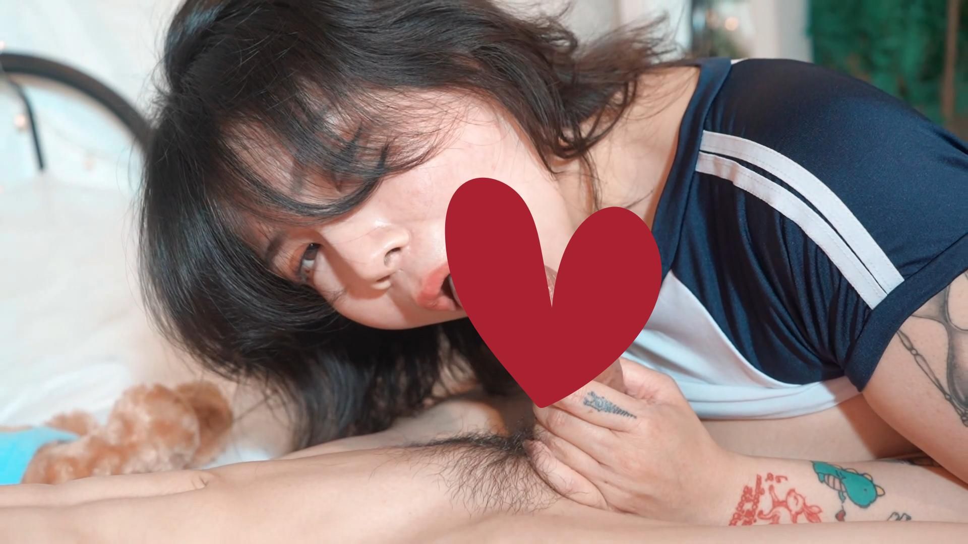  : J奶球衣妹子沈浸式深喉+乳交  誰能忍的住！