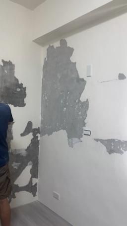 rileyonly : 這幾天房間開始施工了，要好多天，最後左邊的牆壁油漆也要全部用掉做新的，不知道要用多久🥲🥲🥲Babe