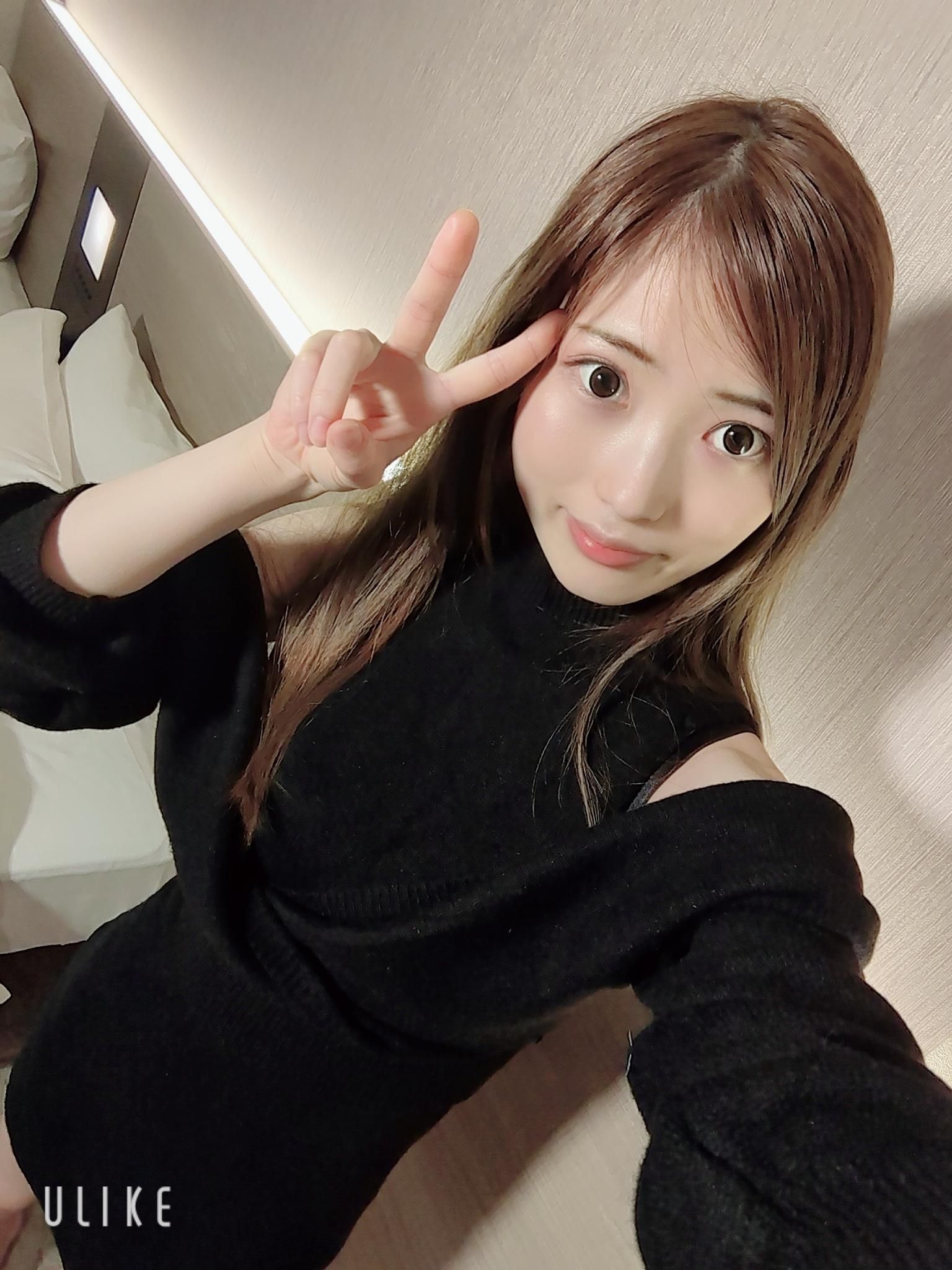 hamemedia : 💗【無碼】【3P】💗正妹與兩名野獸大叔的激烈交合！小穴被瘋狂抽送的同時含著肉棒眼神渙散的樣子超淫蕩！