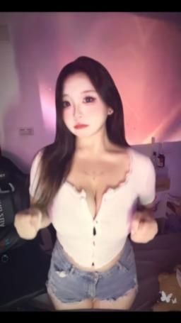 imcc9 : 嗨😋 Babe想我了嗎
答應你們的跳舞來了來了
我們週六直播間見ㄛ🩷🩷🩷
