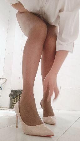 ashamedtemptress5415 : 骚丝美腿 潮喷