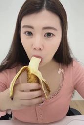 eebaby : 開播4小時有2小時在吃?🍌❤️ #吃播 #誘惑視角 #深夜福利